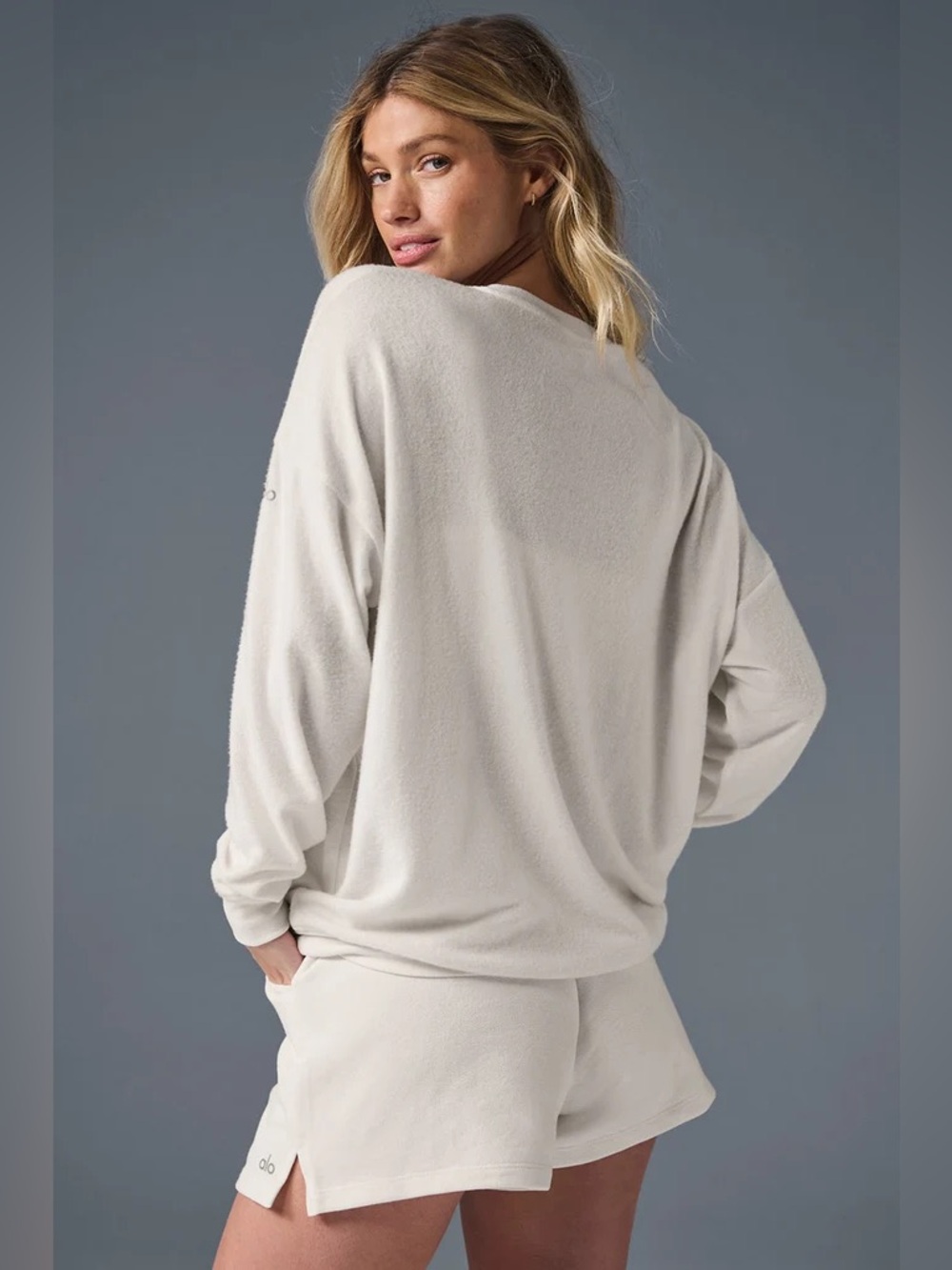Alo Yoga SoHo Crew Pullover Sweatshirt in Ivory Off White, Women’s size Small